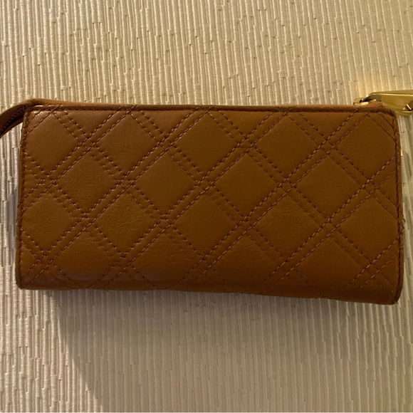 Marc Jacobs Caramel Leather Wallet with Gold Accents - Picture 4 of 4